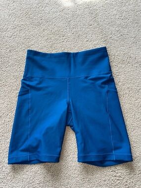 Athleta interval stash shorts
